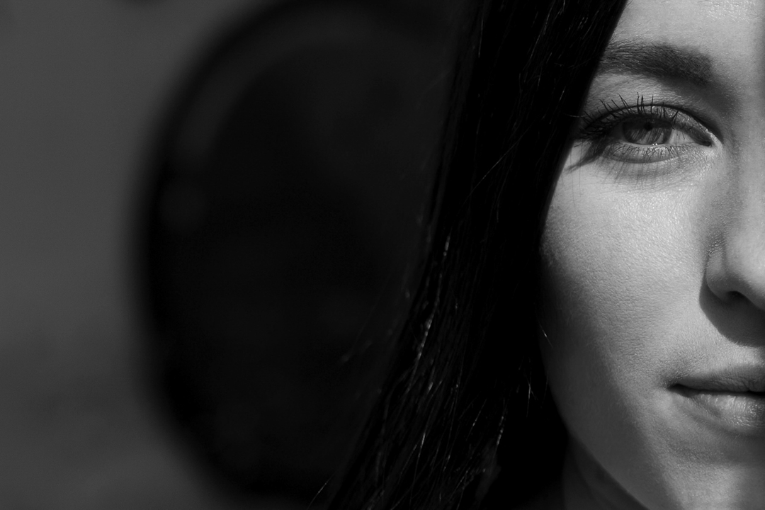 Servizio fotografico di coppia SWP a Vicenza. Primo piano sul viso ragazza.