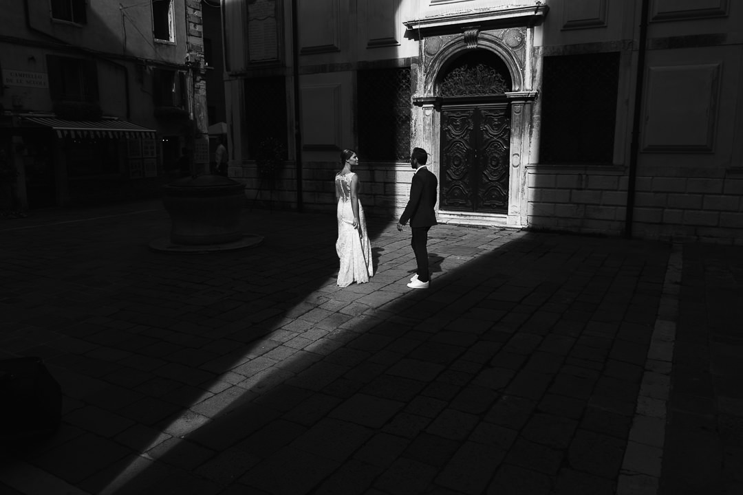 Sessione fotografia post-wedding a Venezia. Servizio per Elisa e Luca. Street Wedding Photography, fotografo di matrimonio Venezia Padova Treviso Veneto 15