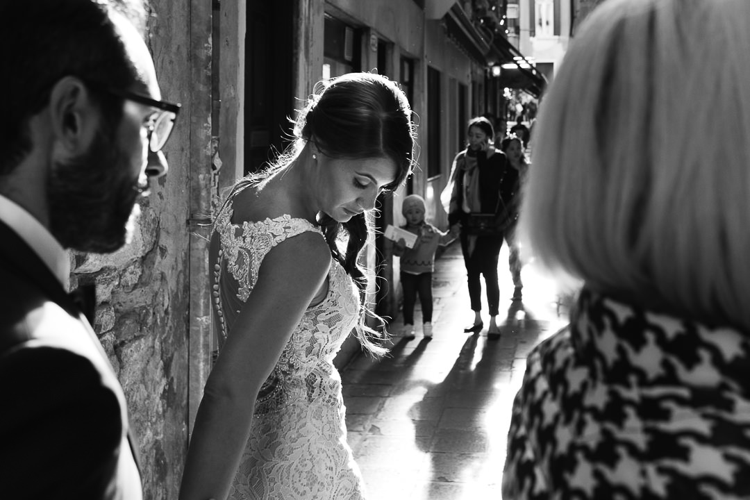 Sessione fotografia post-wedding a Venezia. Servizio per Elisa e Luca. Street Wedding Photography, fotografo di matrimonio Venezia Padova Treviso Veneto 28