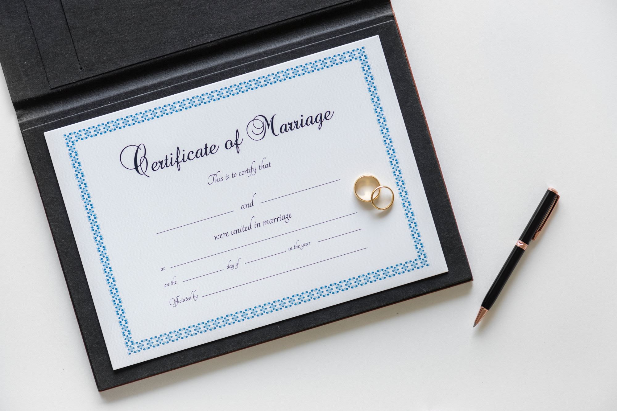 Certificato di matrimonio. Articolo matrimonio in chiesa