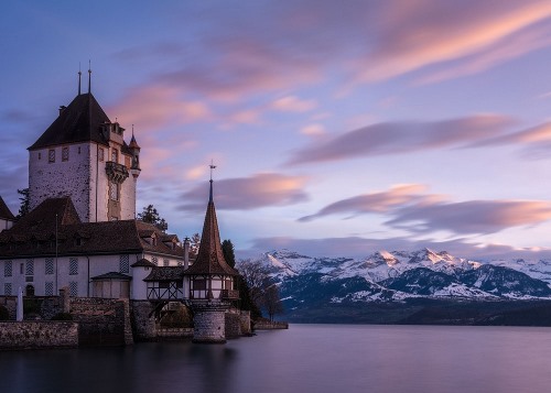 Location per un matrimonio invernale, un castello in riva al lago