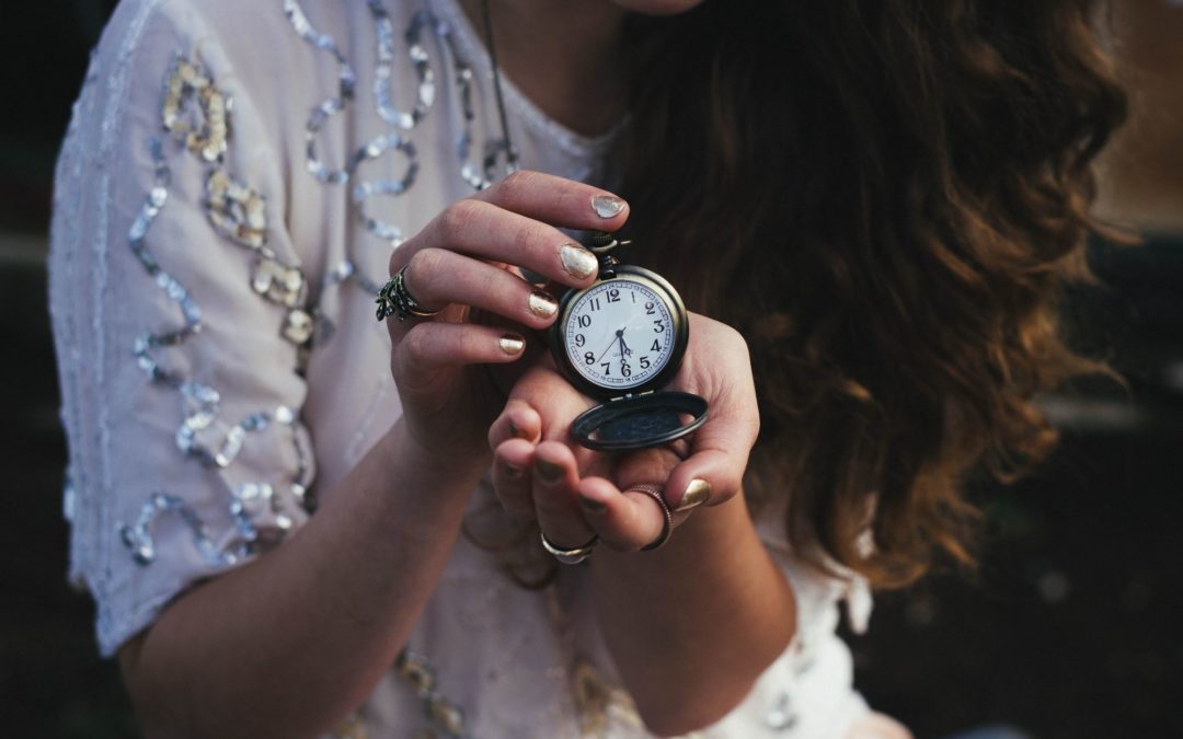 When is the right time to take pictures during the wedding day?